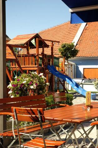 Hotel Restaurant Modra Hvezda Dobřany Buitenkant foto