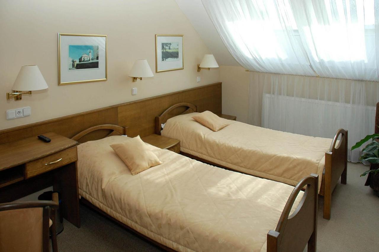 Hotel Restaurant Modra Hvezda Dobřany Buitenkant foto
