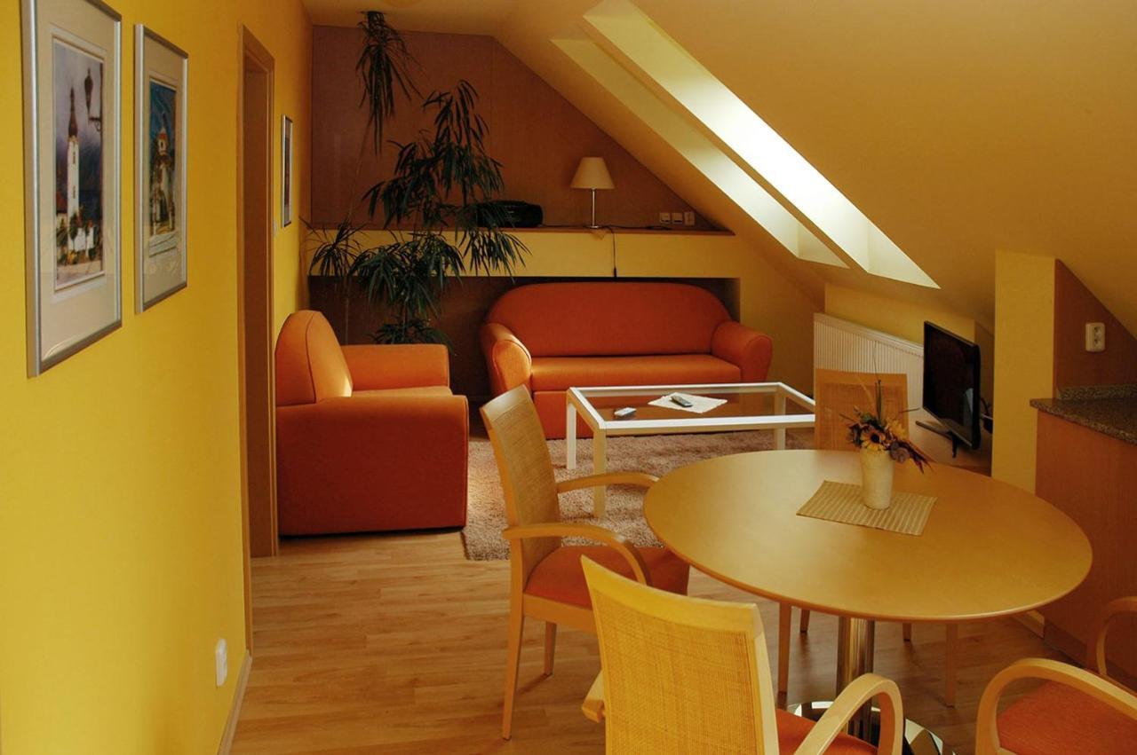 Hotel Restaurant Modra Hvezda Dobřany Buitenkant foto