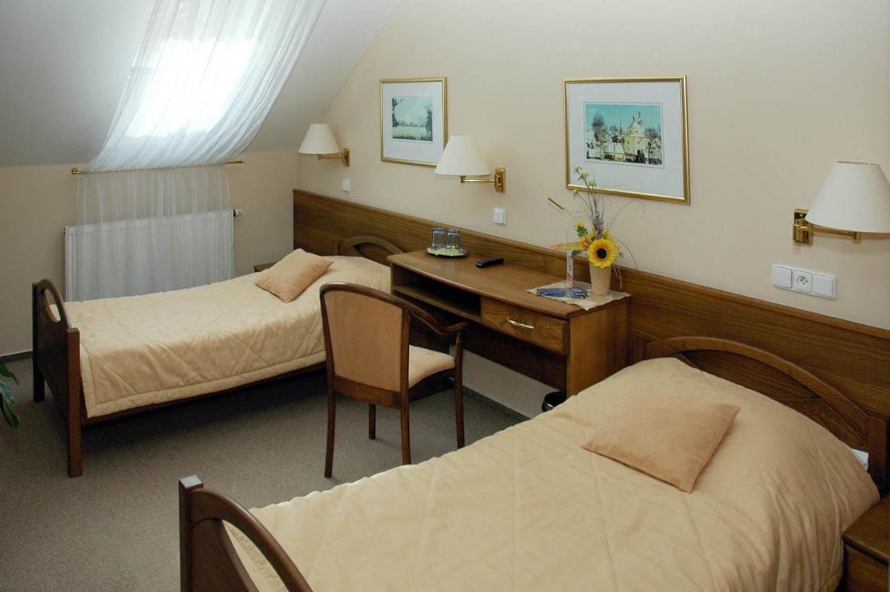 Hotel Restaurant Modra Hvezda Dobřany Buitenkant foto