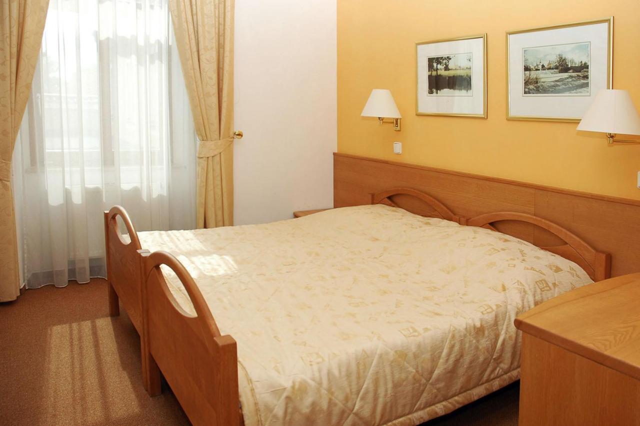 Hotel Restaurant Modra Hvezda Dobřany Buitenkant foto