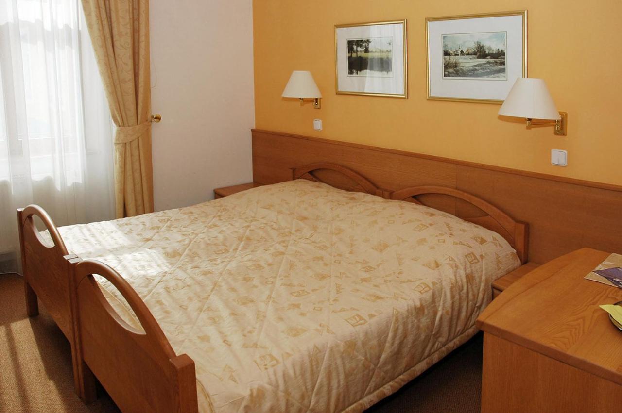 Hotel Restaurant Modra Hvezda Dobřany Buitenkant foto