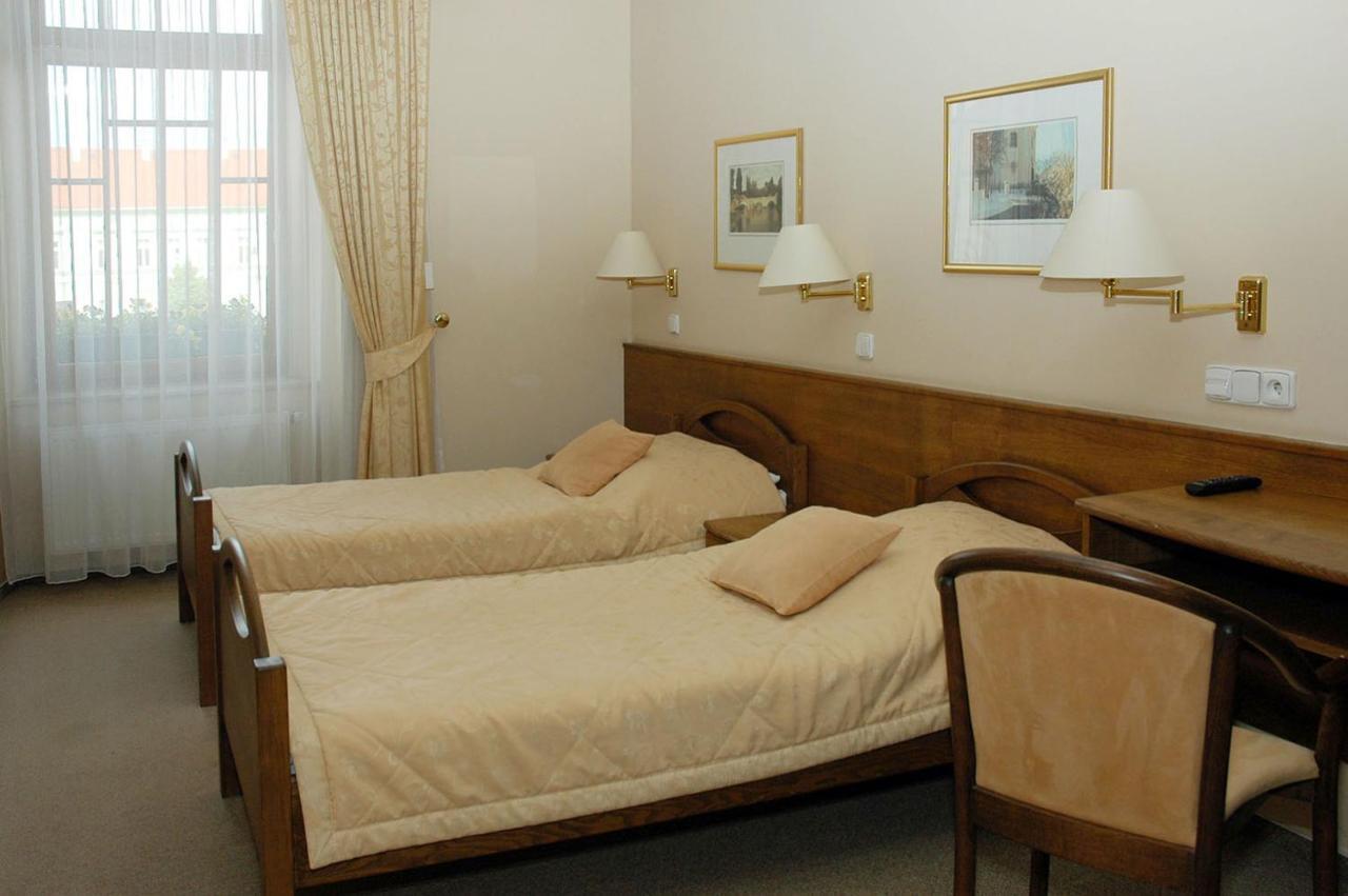 Hotel Restaurant Modra Hvezda Dobřany Buitenkant foto